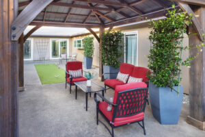 Table and chairs in courtyard of Western Slope